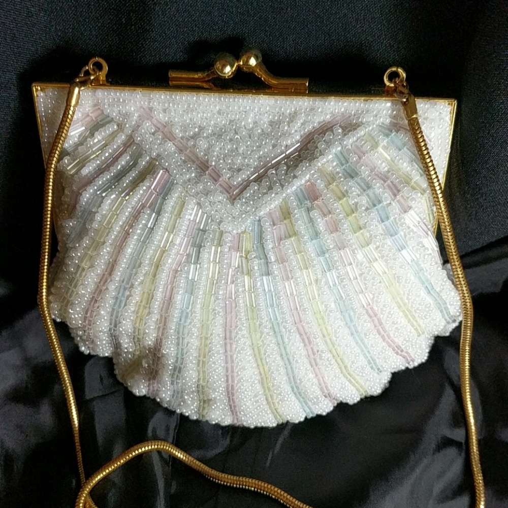 Vintage Valerie Stevens 👛
